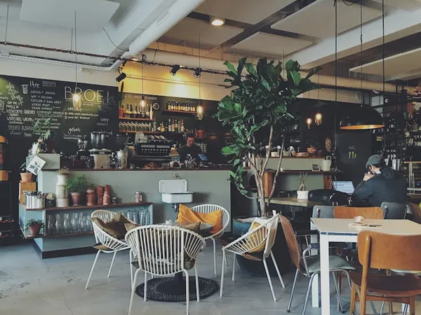 Sleek Glasshouse Cafe – photo 1